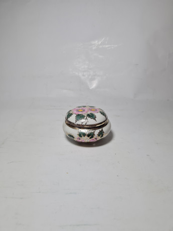 Veyhl Silberporzellan Круглая фарфоровая шкатулка с цветочным рисунком ручной работы, 7 x 4 см, Германия, 1960-70гг.