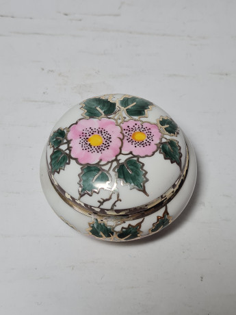 Veyhl Silberporzellan Круглая фарфоровая шкатулка с цветочным рисунком ручной работы, 7 x 4 см, Германия, 1960-70гг.