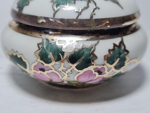 Veyhl Silberporzellan Круглая фарфоровая шкатулка с цветочным рисунком ручной работы, 7 x 4 см, Германия, 1960-70гг.