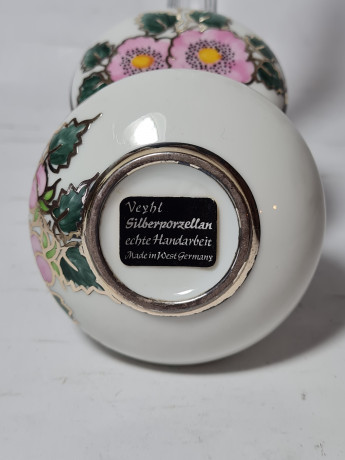 Veyhl Silberporzellan Круглая фарфоровая шкатулка с цветочным рисунком ручной работы, 7 x 4 см, Германия, 1960-70гг.