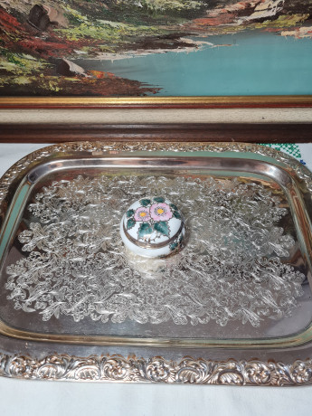 Veyhl Silberporzellan Круглая фарфоровая шкатулка с цветочным рисунком ручной работы, 7 x 4 см, Германия, 1960-70гг.