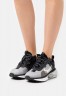Nike Sportswear AIR MAX SPHERE Sneaker low black/white/metallic silver/smoke grey AIR MAX SPHERE Низкие кроссовки женские черный/белый/серебристый металлик/дымчато-серый