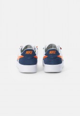Nike SB ADVERSARY PREMIUM UNISEX Sneaker low navy/safety orange/navy/white ADVERSARY PREMIUM UNISEX Низкие кроссовки женские темно-синий/безопасный оранжевый/темно-синий/белый
