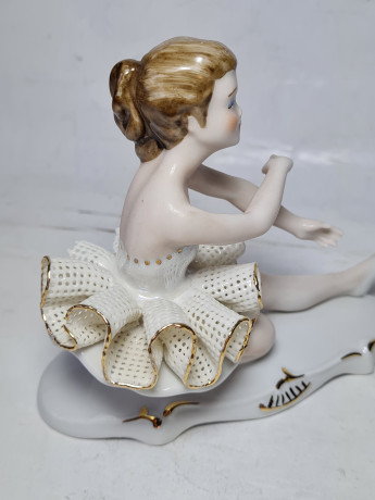 Статуэтка винтажная "Танцовщица", фарфор, 12 x 13,5 см, Румыния, 1960-70гг.