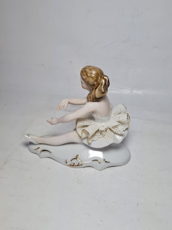 Статуэтка винтажная "Танцовщица", фарфор, 12 x 13,5 см, Румыния, 1960-70гг.