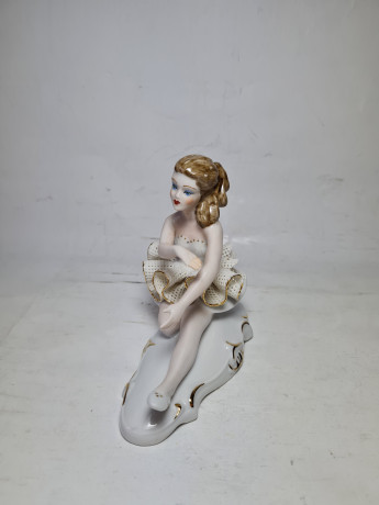 Статуэтка винтажная "Танцовщица", фарфор, 12 x 13,5 см, Румыния, 1960-70гг.