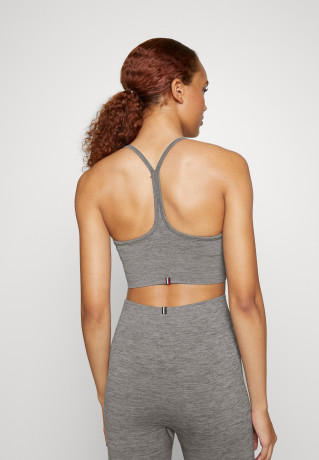 Tommy Hilfiger ESSENTIALS LOW SEAMLESS  Light support sports bra light grey  ESSENTIALS LOW SEAMLESS — Спортивный бюстгальтер с легкой поддержкой светло-серый