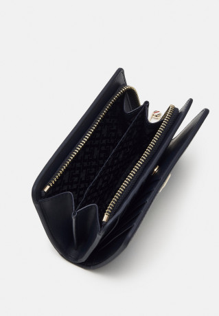 Tommy Hilfiger TIMELESS MED BI FOLD Wallet space blue TIMELESS MED BI FOLD Бумажник космический синий