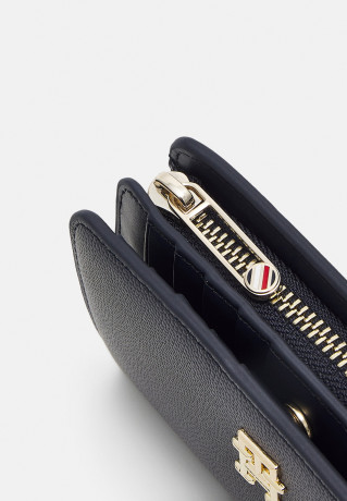 Tommy Hilfiger TIMELESS MED BI FOLD Wallet space blue TIMELESS MED BI FOLD Бумажник космический синий