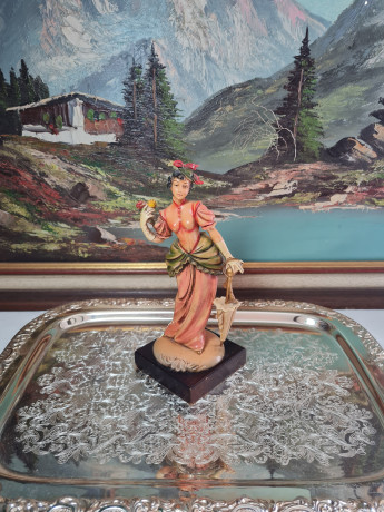 Статуэтка винтажная "Дама с зонтиком", керамика, 8,5 x 22,5 см, Италия, 1960-70гг.