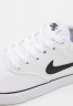 Nike SB CHRON UNISEX Sneaker low white/black CHRON UNISEX Низкие кроссовки женские белый черный