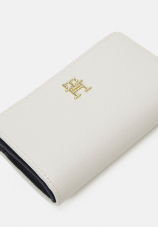 Tommy Hilfiger TIMELESS MED BI FOLD Wallet weathered white TIMELESS MED BI FOLD Бумажник выветрившийся белый