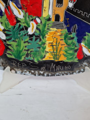 Тарелка декоративная винтажная REP / San Marino на ножках, красочное изображение на черном фоне, необычная форма, керамика, 31 см, Италия, 1970-80гг.