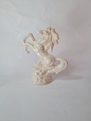 Керамическая статуэтка &quot;Лошадь&quot;, белая перламутровая, 26см х 22,5см, Германия, 1970-80гг.