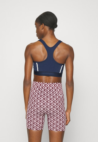 Tommy Hilfiger MID SCULPT BRA Medium support sports bra desert sky MID SCULPT BRA Спортивный бюстгальтер со средней поддержкой небо пустыни