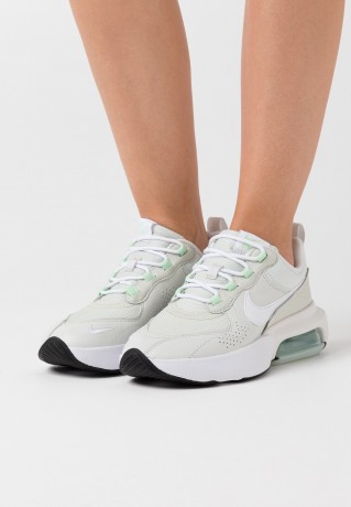 Nike Sportswear AIR MAX VERONA Sneaker low jade aura/white/platinum tint AIR MAX VERONA Низкие кроссовки женские нефритовая аура/белый/платиновый оттенок