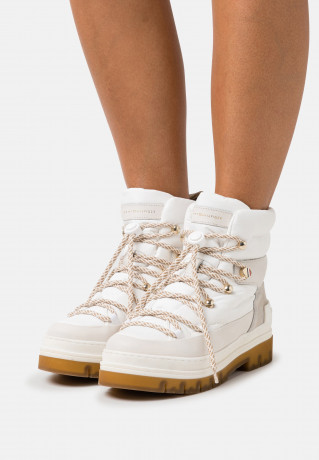 Tommy Hilfiger LACED OUTDOOR BOOT Lace-up ankle boots ecru LACED OUTDOOR BOOT Ботильоны на шнуровке экрю