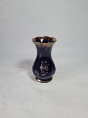 Ваза винтажная Royal Porzellan, темно-синяя с золотистым декором и цветами, ручная роспись, фарфор, 12.5 см, Германия, 1960-70гг.