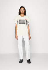 Tommy Hilfiger STRIPE Print T-shirt breton white/desert sky ПОЛОСКА Футболка с принтом бретонский белый/небо пустыни