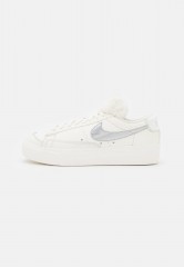 Nike Sportswear BLAZER PLATFORM Sneaker low sail/metallic silver BLAZER PLATFORM Низкие кроссовки женские парус/серебристый металлик