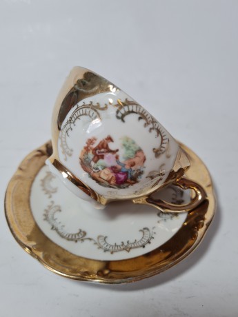 Veritable Porcelaine Чайная пара с обильной позолотой "Песня для любимой", чашка 8.5см x 4см, блюдце 10см, Италия, 1960-70гг.