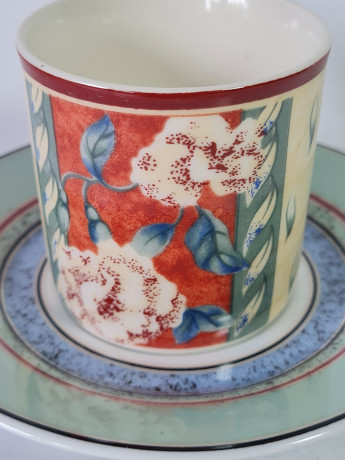 Кофейная пара винтажная с ярким цветочным рисунком, фарфор, Tasse Ivoire/Unterteller Winterling, 7,5 x 5,5 см / 12 см, Германия, 1960-70гг.