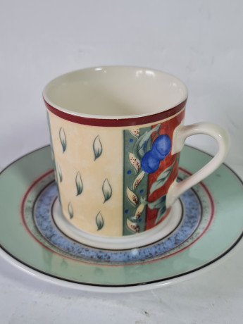 Кофейная пара винтажная с ярким цветочным рисунком, фарфор, Tasse Ivoire/Unterteller Winterling, 7,5 x 5,5 см / 12 см, Германия, 1960-70гг.