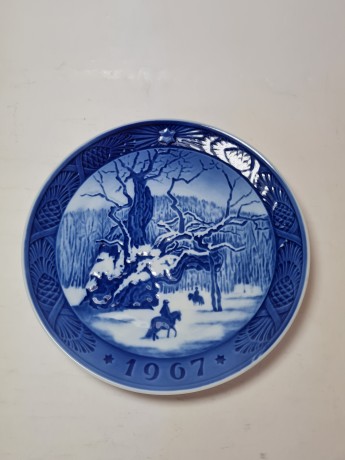 Royal Copenhagen Denmark Декоративная тарелка с подглазурной ручной росписью "Рождество" Кай Ланге, 18,5см, Дания, 1967 г.