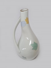 Hertel Jacob Porzellan Bavaria Белая фарфоровая ваза-кувшин с ручкой с растительным рисунком в сине-желто-зеленых тонах, 17 x 10 см, Германия, 1960-70гг.