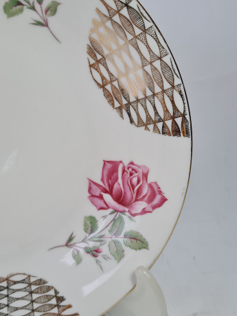 Чайное трио винтажное Im Stil Winterlingс цветочным декором и золотистым орнаментом, фарфор, Германия, 1970-80гг.