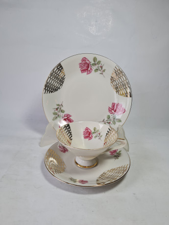 Чайное трио винтажное Im Stil Winterlingс цветочным декором и золотистым орнаментом, фарфор, Германия, 1970-80гг.