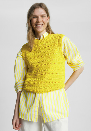 Tommy Hilfiger CROCHET CREW NECK Jumper vivid yellow КРУГЛЫЙ ВЫРЕЗ КРЮЧКОМ Джемперы ярко-желтый