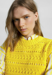 Tommy Hilfiger CROCHET CREW NECK Jumper vivid yellow КРУГЛЫЙ ВЫРЕЗ КРЮЧКОМ Джемперы ярко-желтый