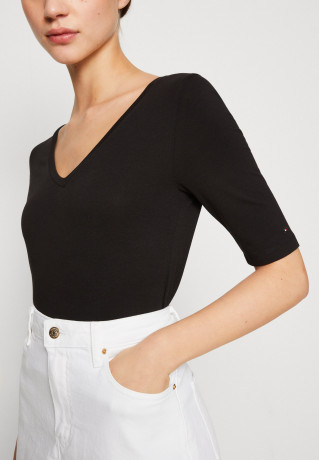 Tommy Hilfiger MODERN CO EA V-NK  SLV Basic T-shirt black MODERN CO EA V-NK SLV Базовая футболка черный