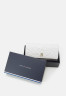 Tommy Hilfiger ICONIC FLAP MONO Wallet weathered white ICONIC FLAP MONO Бумажник выветрившийся белый