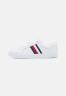 Tommy Hilfiger ESSENTIAL STRIPES Trainers white ESSENTIAL STRIPES Кроссовки белый