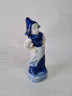 Статуэтка винтажная "Дама в чепчике", сине-белый фарфор, 14,5 x 6 см, Германия, 1960-1970гг.