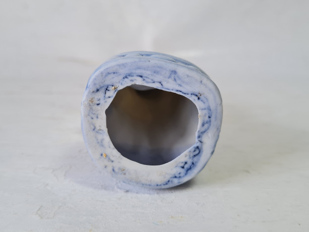 Статуэтка винтажная "Дама в чепчике", сине-белый фарфор, 14,5 x 6 см, Германия, 1960-1970гг.