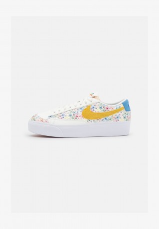 Nike Sportswear BLAZER PLATFORM Sneaker low sail/university blue/vivid sulfur/game royal/mystic hibiscus/bleached coral BLAZER PLATFORM Низкие кроссовки женские парус/университетский синий/яркая сера/game royal/мистический гибискус/обесцвеченный коралл