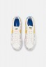 Nike Sportswear BLAZER PLATFORM Sneaker low sail/university blue/vivid sulfur/game royal/mystic hibiscus/bleached coral BLAZER PLATFORM Низкие кроссовки женские парус/университетский синий/яркая сера/game royal/мистический гибискус/обесцвеченный коралл