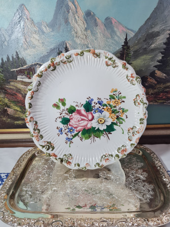 Тарелка винтажная, белая керамика с разноцветным цветочным декором и фактурным краем, 30,5 x 4,5 см, Италия, 1960-70гг.