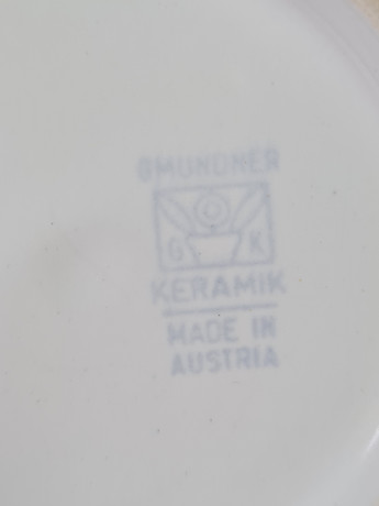 Тарелка винтажная Gmundner бело-зеленая с логотипом, керамика, 15 x 4,5 см, Австрия, 1960-70гг.