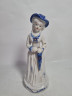 Статуэтка винтажная "Дама в шляпе с зонтом", фарфор, 20 см, Китай, 1970-80гг.