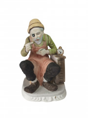 Статуэтка винтажная Dresden &quot;Часовщик&quot;, фарфор, 19 см, Германия, 1960-70гг.