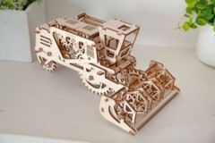 UGEARS Modellbausatz MAHDRESCHER Комплект модели зерноуборочного комбайна