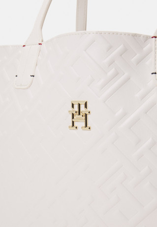 Tommy Hilfiger ICONIC TOMMY TOTE MONO Tote bag weathered white ICONIC TOMMY TOTE MONO Сумка-тоут выветрившийся белый