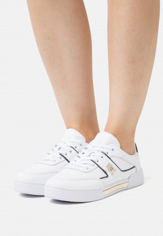 Tommy Hilfiger PREP COURT  Trainers white/raw blue ПОДГОТОВИТЕЛЬНАЯ СУДА Тренеры белый/синий