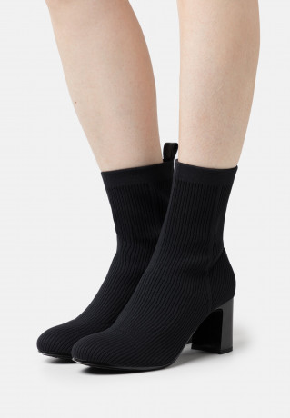Tommy Hilfiger FEMININE ESSENTIAL KNIT Classic ankle boots black FEMININE ESSENTIAL KNIT Классические ботильоны черный