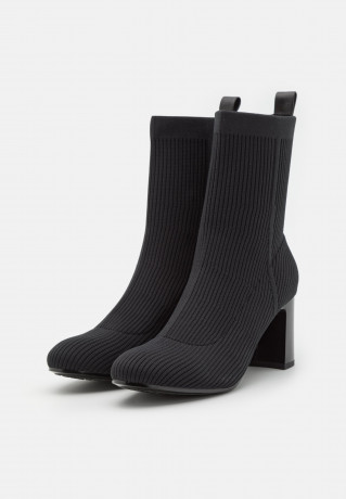 Tommy Hilfiger FEMININE ESSENTIAL KNIT Classic ankle boots black FEMININE ESSENTIAL KNIT Классические ботильоны черный