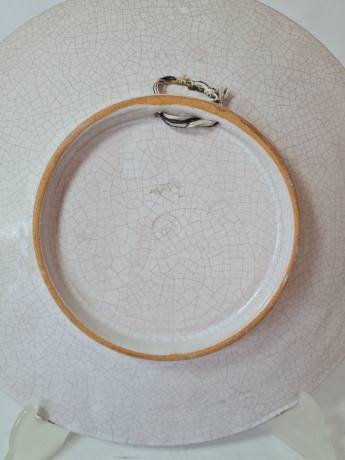 Тарелка декоративная винтажная Im Stil Karlsruhe с розовым цветочным декором, эффект кракелюра, керамика, 25 см, Германия, 1960-70гг.